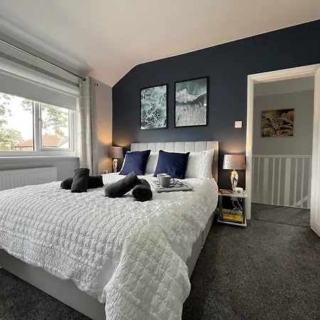 Modern 3-Bed Stay-Away-Home Sleeps 6 Nr Manchester Exterior photo