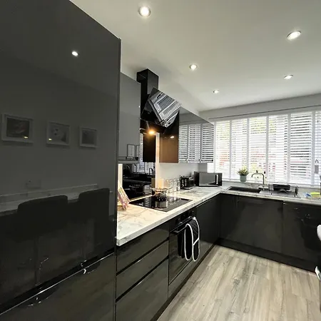 Modern 3-Bed Stay-Away-Home Sleeps 6 Nr Manchester Exterior photo