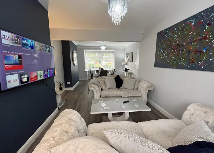 Modern 3-Bed Stay-Away-Home Sleeps 6 Nr Manchester